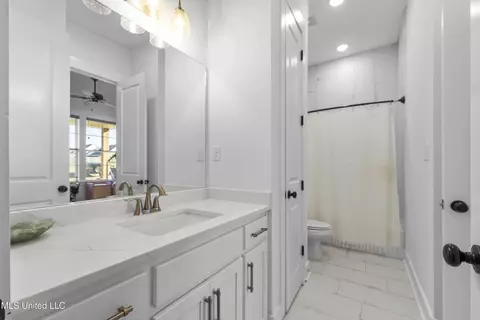 Bath - 3856 Camborne Ln, Hernando, MS 38632 photo 3 of 3