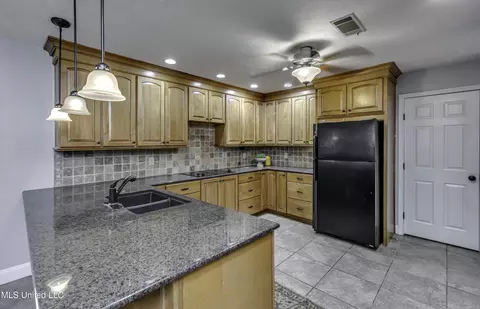 Kitchen - 126 Plum Tree Rd, Brandon, MS 39047 photo 3 of 9