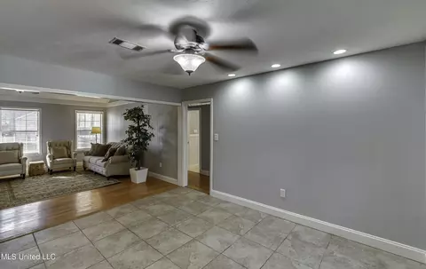 Living - 126 Plum Tree Rd, Brandon, MS 39047 photo 6 of 7