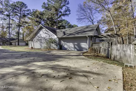 Exterior - 126 Plum Tree Rd, Brandon, MS 39047 photo 5 of 14