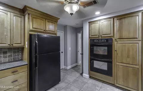 Kitchen - 126 Plum Tree Rd, Brandon, MS 39047 photo 6 of 9
