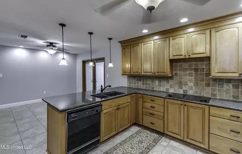 Kitchen - 126 Plum Tree Rd, Brandon, MS 39047 photo 4 of 9