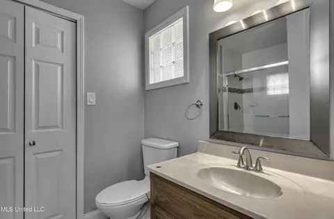 Bath - 126 Plum Tree Rd, Brandon, MS 39047 photo 2 of 6