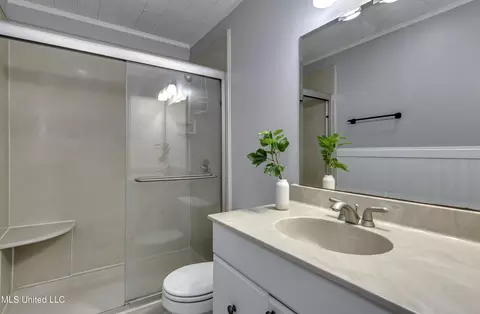 Bath - 126 Plum Tree Rd, Brandon, MS 39047 photo 1 of 6