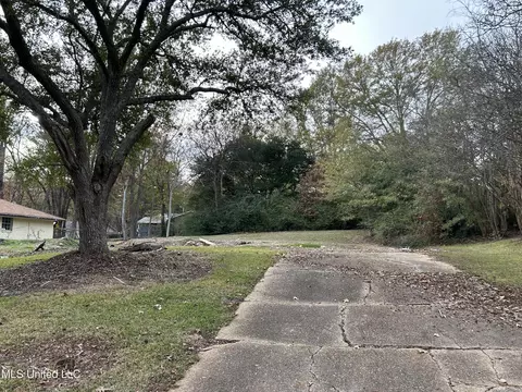 Meadow Ln Circle, Clinton, MS 39056