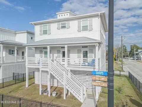 102 W Second St, Pass Christian, MS 39571