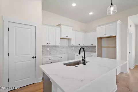 Kitchen - 763 W Quitman Ct, Nesbit, MS 38651 photo 1 of 2