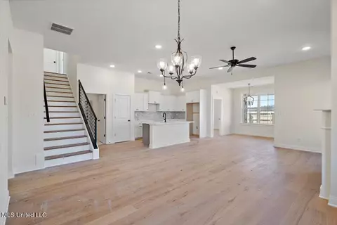 Entry Way - 763 W Quitman Ct, Nesbit, MS 38651 photo 4 of 5