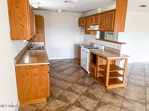 Kitchen - 197 Burgundy Dr, Lucedale, MS 39452 photo 5 of 5