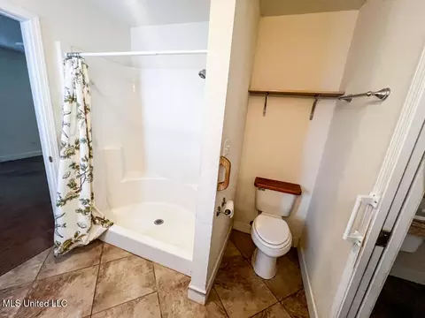 Bath - 197 Burgundy Dr, Lucedale, MS 39452 photo 6 of 7