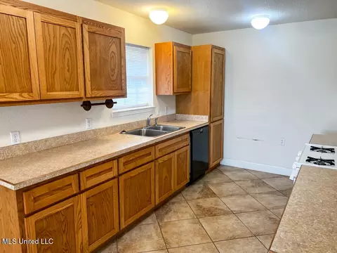 Kitchen - 197 Burgundy Dr, Lucedale, MS 39452 photo 1 of 5