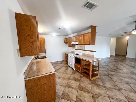 Kitchen - 197 Burgundy Dr, Lucedale, MS 39452 photo 3 of 5