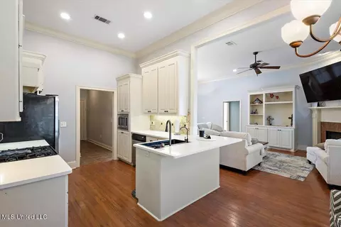 Kitchen - 707 Tortoise Rdg, Brandon, MS 39047 photo 1 of 3
