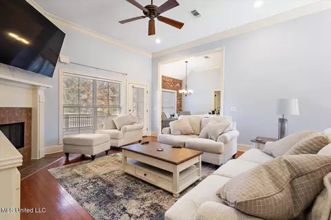 Living - 707 Tortoise Rdg, Brandon, MS 39047 photo 2 of 2