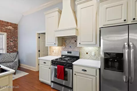 Kitchen - 707 Tortoise Rdg, Brandon, MS 39047 photo 3 of 3