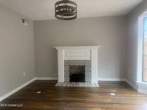 Living - 7 Rolling Hill Rd, Vicksburg, MS 39183 photo 9 of 9