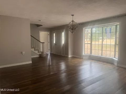 Living - 7 Rolling Hill Rd, Vicksburg, MS 39183 photo 1 of 9