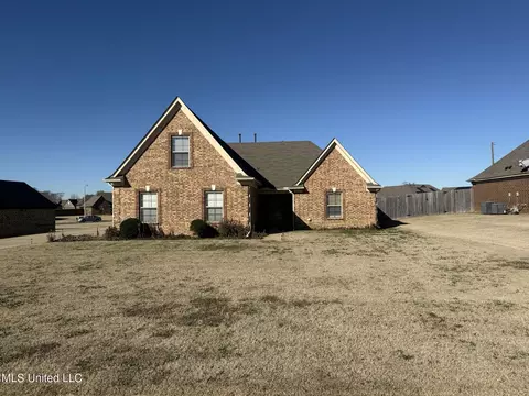 6396 Anna May Dr, Walls, MS 38680