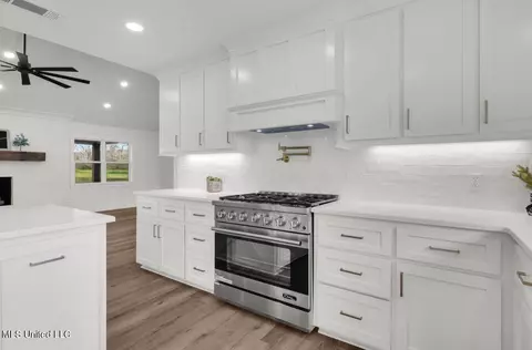 Kitchen - 125 Barr Hill Dr # -B, Magee, MS 39111 photo 3 of 9
