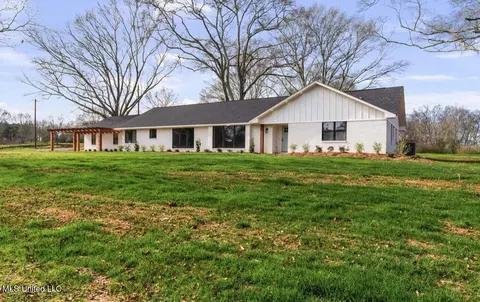 Exterior - 125 Barr Hill Dr # -B, Magee, MS 39111 photo 8 of 14