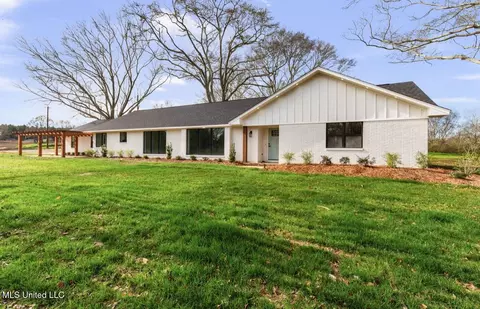 Exterior - 125 Barr Hill Dr # -B, Magee, MS 39111 photo 7 of 14