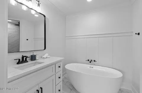 Bath - 125 Barr Hill Dr # -B, Magee, MS 39111 photo 2 of 8