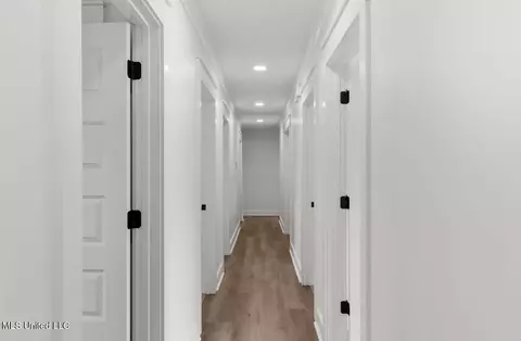 Entry Way - 125 Barr Hill Dr # -B, Magee, MS 39111 photo 3 of 9