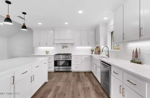 Kitchen - 125 Barr Hill Dr # -B, Magee, MS 39111 photo 8 of 9