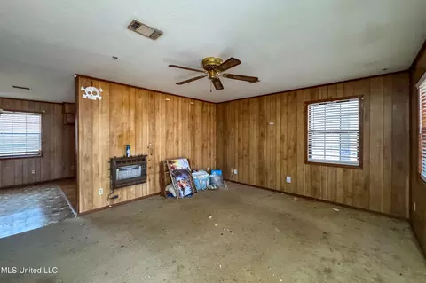 Living - 452 Bell Rd, Coldwater, MS 38618 photo 1 of 2