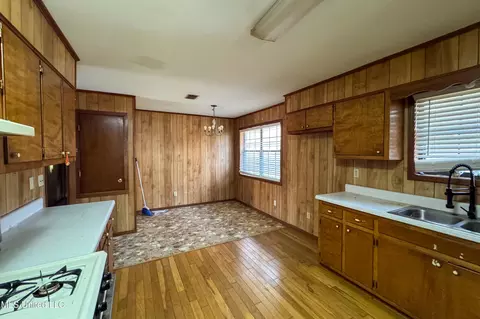 Kitchen - 452 Bell Rd, Coldwater, MS 38618 photo 2 of 2