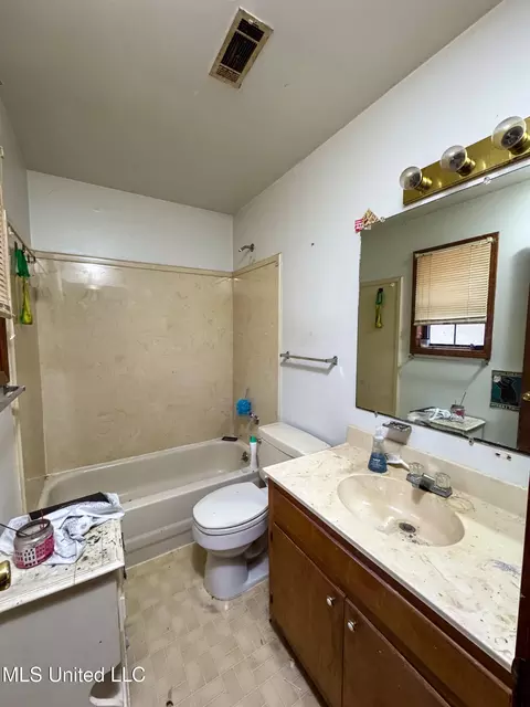 Bath - 452 Bell Rd, Coldwater, MS 38618 photo 2 of 2