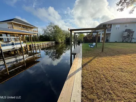 11119 Bay Cove Dr, Bay Saint Louis, MS 39520