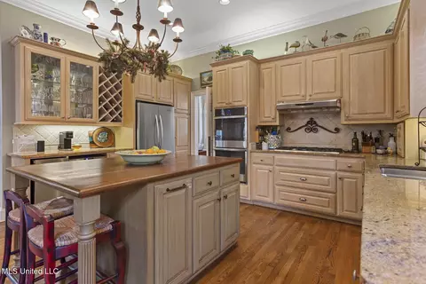 Kitchen - 450 Saint Andrews Dr, Jackson, MS 39211 photo 4 of 6