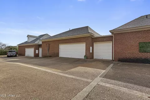 Exterior - 450 Saint Andrews Dr, Jackson, MS 39211 photo 7 of 8