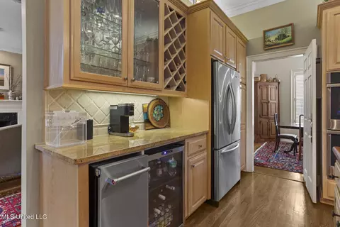 Kitchen - 450 Saint Andrews Dr, Jackson, MS 39211 photo 5 of 6