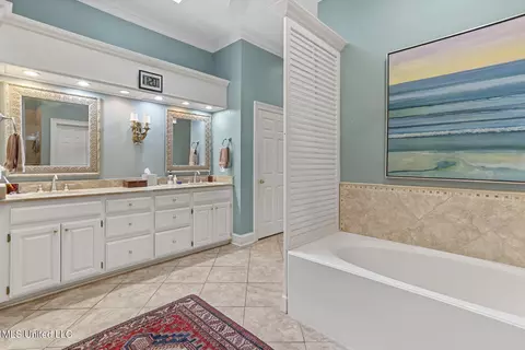 Bath - 450 Saint Andrews Dr, Jackson, MS 39211 photo 4 of 6
