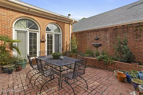 Exterior - 450 Saint Andrews Dr, Jackson, MS 39211 photo 4 of 8