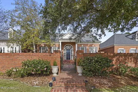 450 Saint Andrews Dr, Jackson, MS 39211