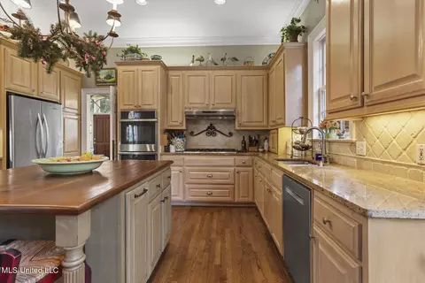 Kitchen - 450 Saint Andrews Dr, Jackson, MS 39211 photo 1 of 6