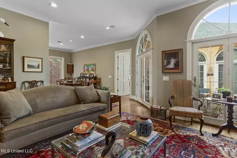 Living - 450 Saint Andrews Dr, Jackson, MS 39211 photo 3 of 4