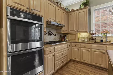 Kitchen - 450 Saint Andrews Dr, Jackson, MS 39211 photo 3 of 6