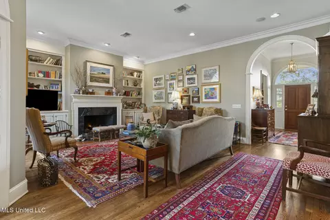Living - 450 Saint Andrews Dr, Jackson, MS 39211 photo 1 of 4