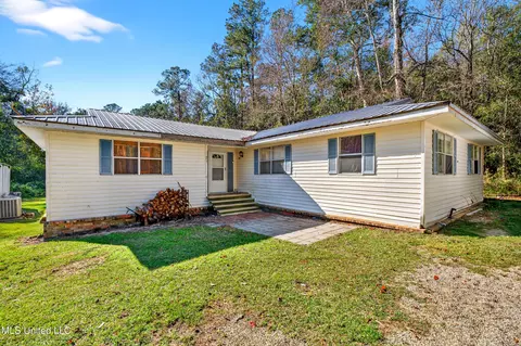 21 Richard Johnson Rd, Carriere, MS 39426