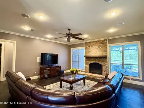Living - 116 Sky Meadow Rd, Flora, MS 39071 photo 2 of 3