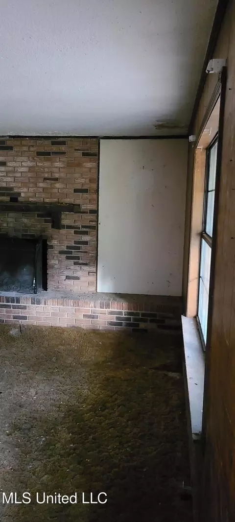 Living - 121 Rogers Smith Rd, Lucedale, MS 39452 photo 1 of 2