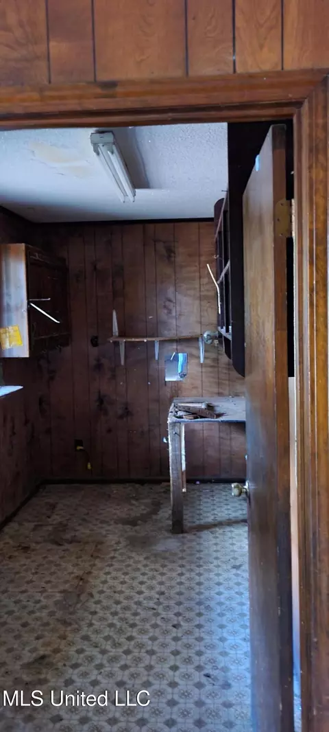 Entry Way - 121 Rogers Smith Rd, Lucedale, MS 39452 photo 2 of 3