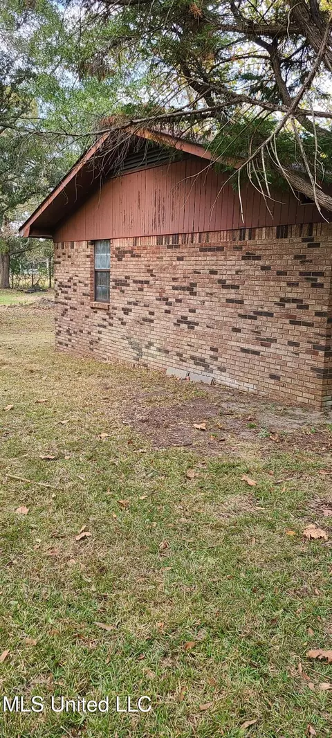 Exterior - 121 Rogers Smith Rd, Lucedale, MS 39452 photo 2 of 5
