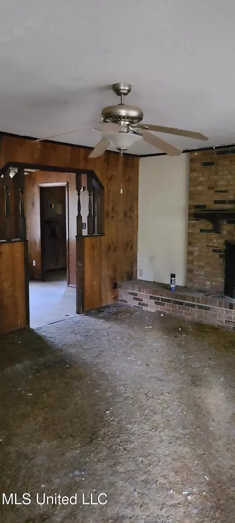 Living - 121 Rogers Smith Rd, Lucedale, MS 39452 photo 2 of 2
