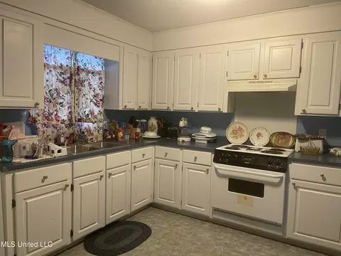 226 Avalon St, Brookhaven, MS 39601 photo 3