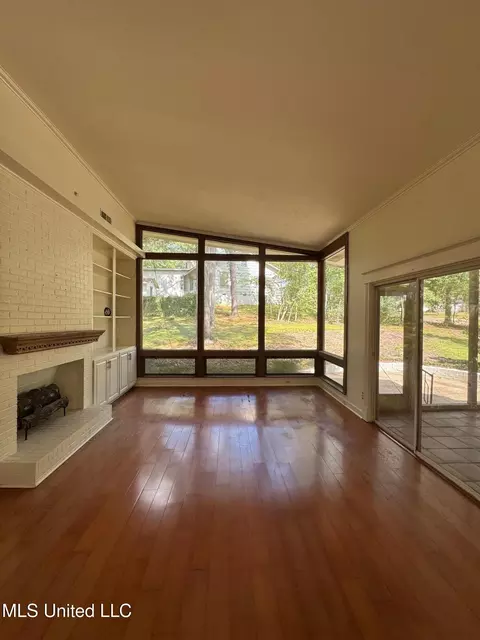 Living - 4624 Katherine Blvd, Jackson, MS 39211 photo 8 of 8